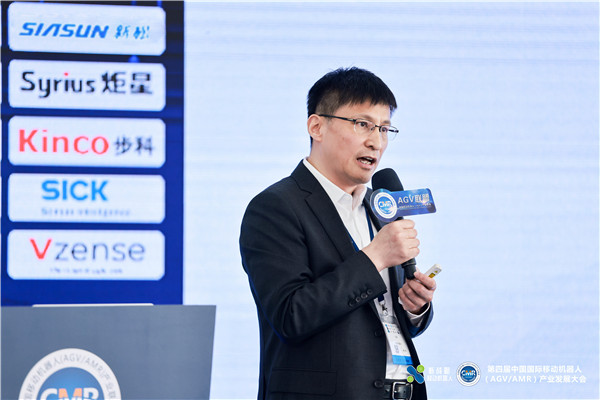 中國移動機器人產業(yè)聯(lián)盟主席、新松公司副總裁張雷作主題報告.jpg