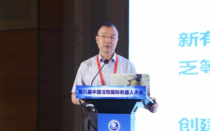 9.國家智能制造專家委員會委員郝玉成作題為《加快智能機器人高質量發(fā)展 構建智能裝備現代產業(yè)體系》的主旨演講（2）_副本.jpg